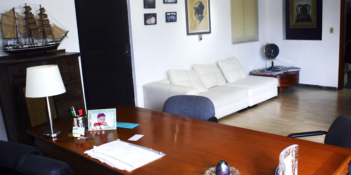 Photo by: Daniel Parks Link: http://www.flickr.com/photos/parksdh/5227623068/